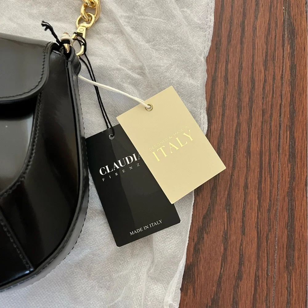Claudia Firenze Leather Purse with Chain - Picture 6 of 6